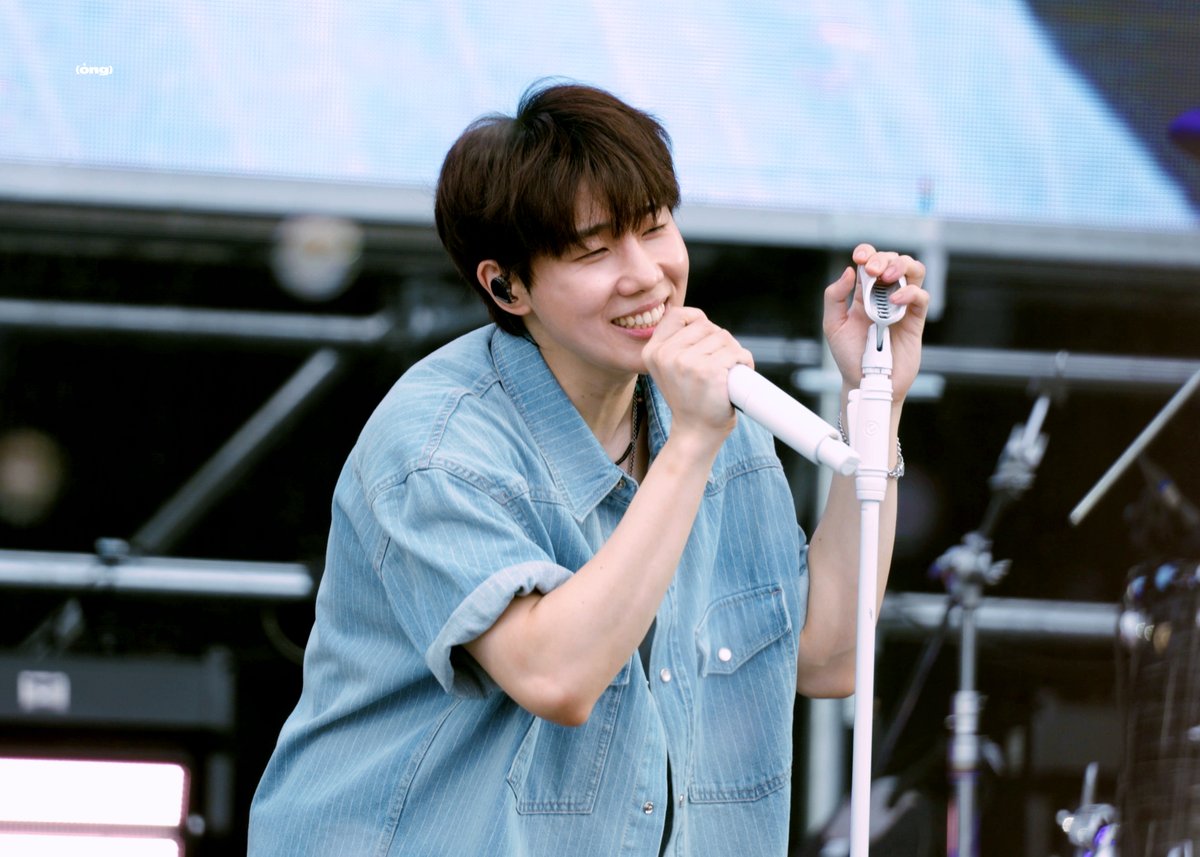 INFINITE_6666's tweet photo. 난진짜성규웃는거너무좋아함..
햇살같이웃는다는게이런거구나.. https://t.co/dUK9YzwMwC