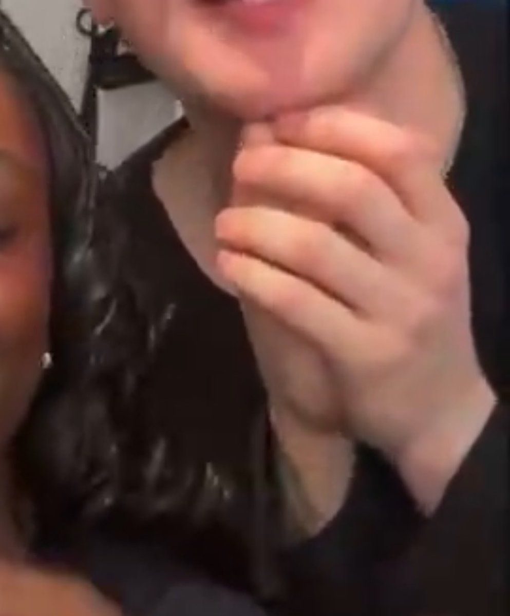 Bastiaans Hands tweet media
