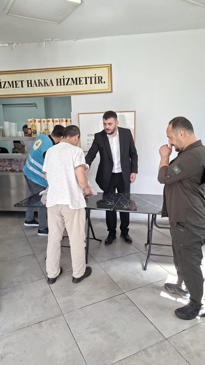 soneribic's tweet photo. Kurban Paylaşmaktır Dedik İhtiyaç Sahibi Ailelerimize Kurban İkramında Bulunduk Rabbim Birliğimizi Daim Etsin...
#KurbanBayramımızMübarekOlsun 
#KurbanBayramınız https://t.co/zVwtDdGX2Z