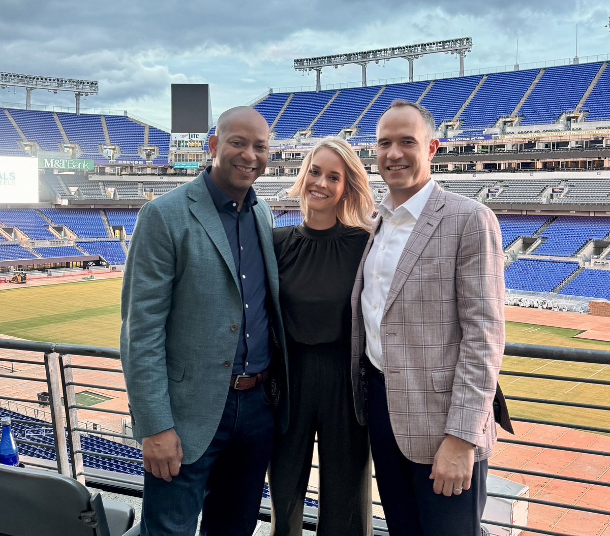 dcstyleguide's tweet photo. Cedric Johnson’s sage sports coat was the standout from the start. Alongside him, Peter Della-Croce who brought a different kind of statement with the purple windowpane sports coat.

Book your consultation with me today!

Amanda Latimer 
📩a.latimer@tomjames.com 
📲239-849-5205 https://t.co/U6I8AxPILf