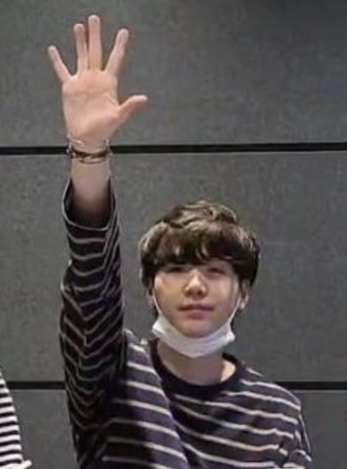 y00ngipurrs's tweet photo. raise ur hand if you contributed at least 10% to vegas' overall economy in a 72 hour period https://t.co/axUeci5yJv