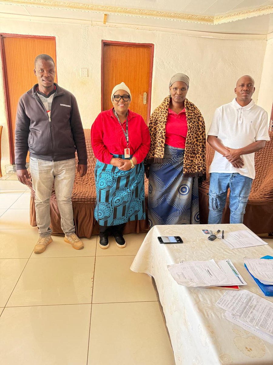 EFF_Limpopo's tweet photo. ♦️ROYAL HOUSES♦️

Today, The EFF Limpopo Provincial Elections Coordinator Commissar Rebecca Mohlala led Ward 25 Leadership to a courtesy visit Mma Kgoshi Portia Machacha at Machacha Village, Mashabela in Makhuduthamaga ward 25 . 

#registertovoteeff.org.za https://t.co/wnobDQbs6D