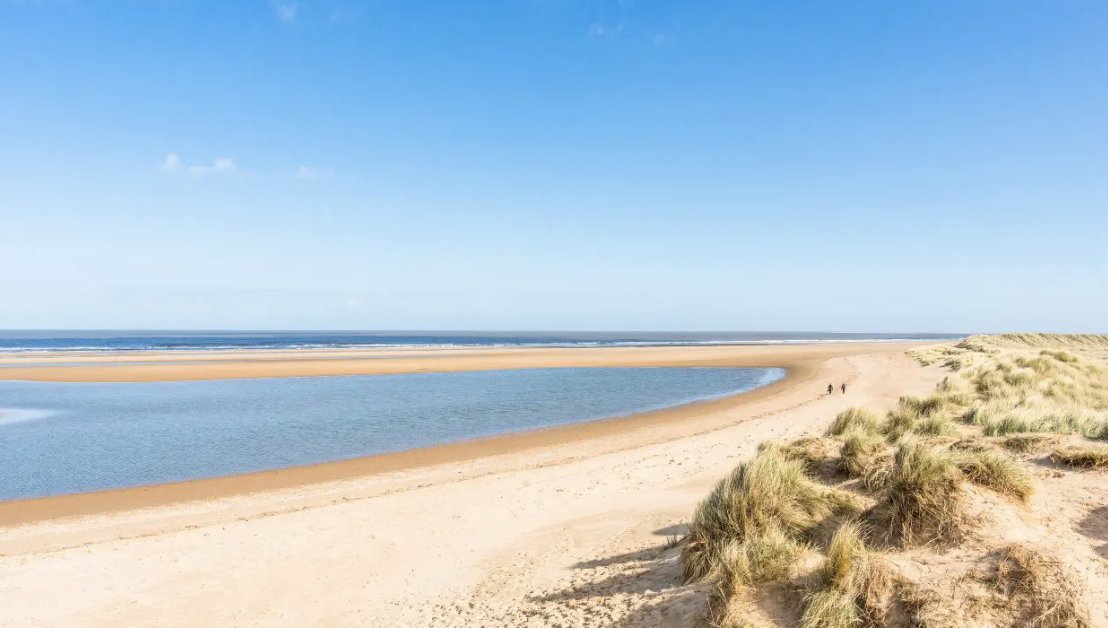 RJCarruthers's tweet photo. @motherquoter Your ignorance of England  is profound:
Sandbanks, Dorset;  Holkham, Norfolk;  West Wittering, West Sussex.
Are those "beachy" enough for you? https://t.co/HU2eR24XEo