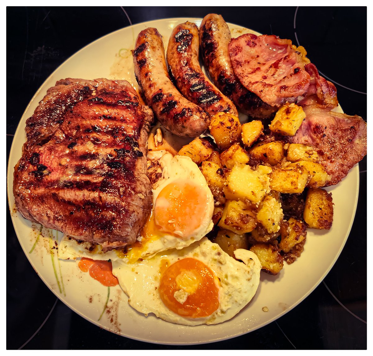 Masterkane1977's tweet photo. What made you smile this week!?
This was mine! #smile #showmeyours #food #mixedgrill #platter #meat #meatlover #pork #butcher #yourewelcome https://t.co/5PVdeNeOmo