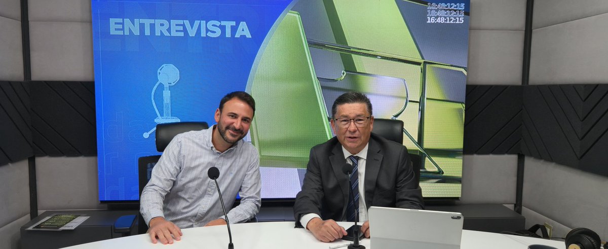 anahuacqro's tweet photo. #Entrevista El Mtro. Javier Ochoa, egresado de la Maestría en Finanzas, compartió en su experiencia académica y destacó la importancia de seguir fortaleciendo los conocimientos en el área financiera. 
Para más información de la maestría 👉https://t.co/j78gJJU1n5 https://t.co/gZorymKMqh