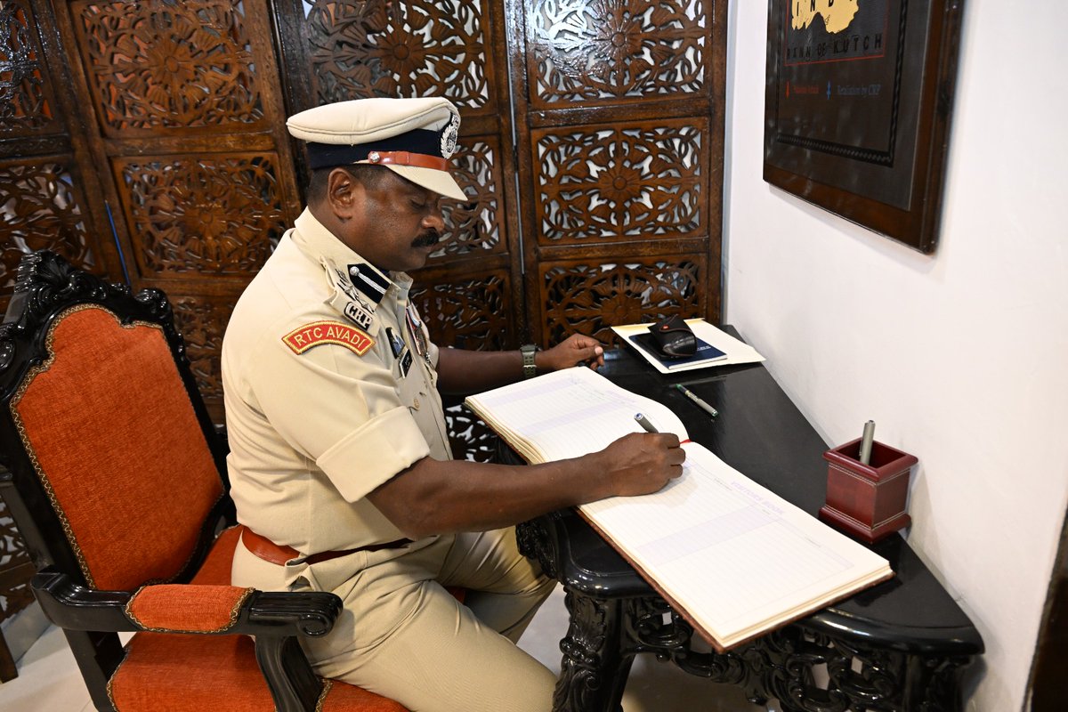 crpfindia's tweet photo. DG #CRPF Shri @gpsinghips and senior officers at Force HQ accorded a warm farewell to Shri M.J. Vijay, DIG RTC Avadi, on his superannuation after more than three decades of distinguished service to the nation.

A 23rd Batch CRPF officer, Shri M.J. Vijay served extensively in J&K, LWE and North East theatres. He also served in the UN Mission in Liberia and made significant contributions in the field of training. A 5th Degree Black Belt in Karate, he is a recipient of the PMMS and Home Minister’s Medal for Excellence in Training.

The entire #CRPF fraternity expresses heartfelt gratitude for his exemplary service and wishes him a healthy, happy & fulfilling retired life.

#NationFirst
#Vandematram150
#MissionNaxalMuktBharat2026
@gpsinghips
@crpf_j
@CentralZoneCrpf
@northeast_zone
@southzone_hyd