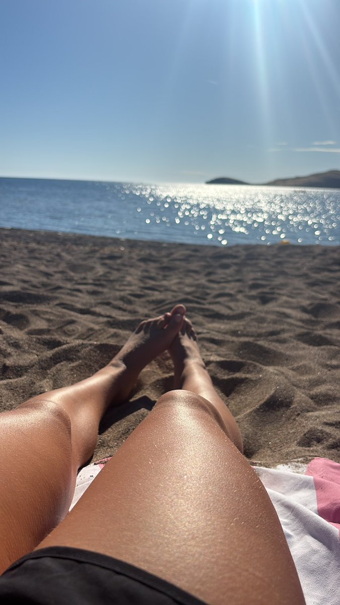 AMiss12099's tweet photo. I bet this triggers you 😂🦶 https://t.co/Rid3jNF3AC