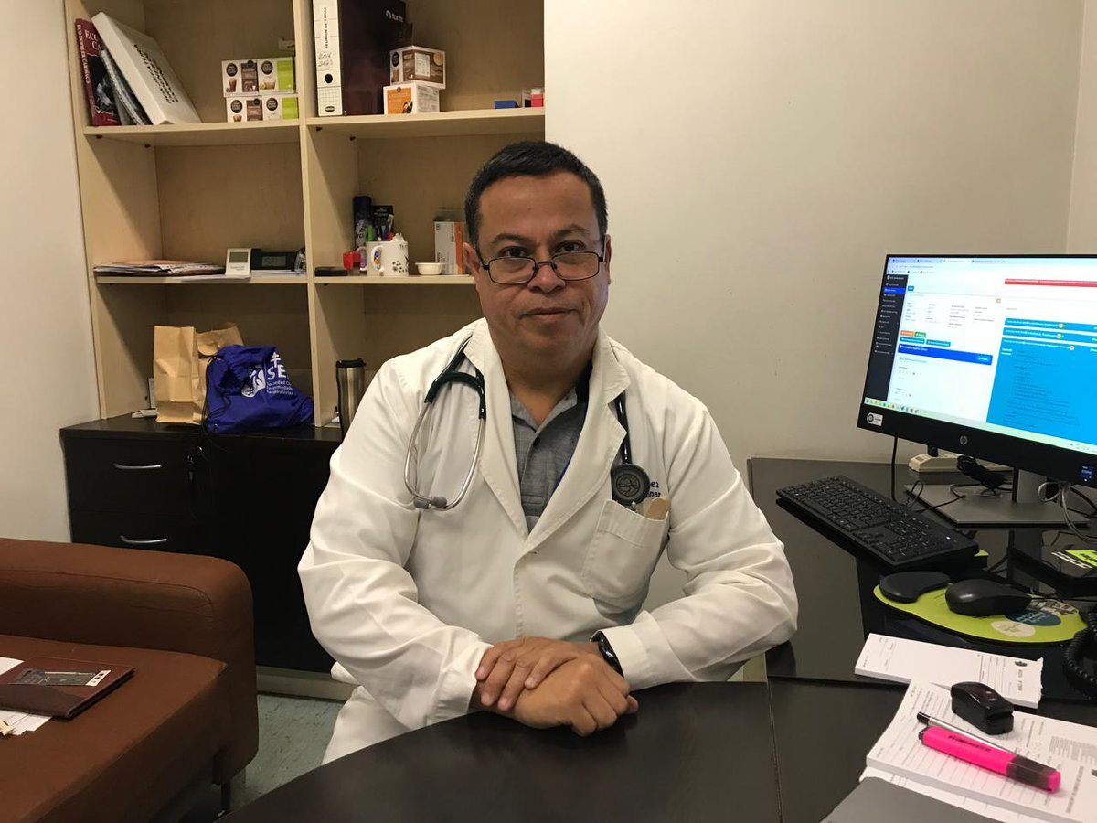 HSJDChile's tweet photo. 🚭Especialista advierte que vapeadores también provocan grave daño pulmonar🫵El Dr. José Luis Velásquez, advierte sobre el consumo de cigarros y vapeadores que están siendo consumido por la juventud. En nuestra web más detalles 👉https://t.co/ZZ0SuBT22T https://t.co/59mOUIermz