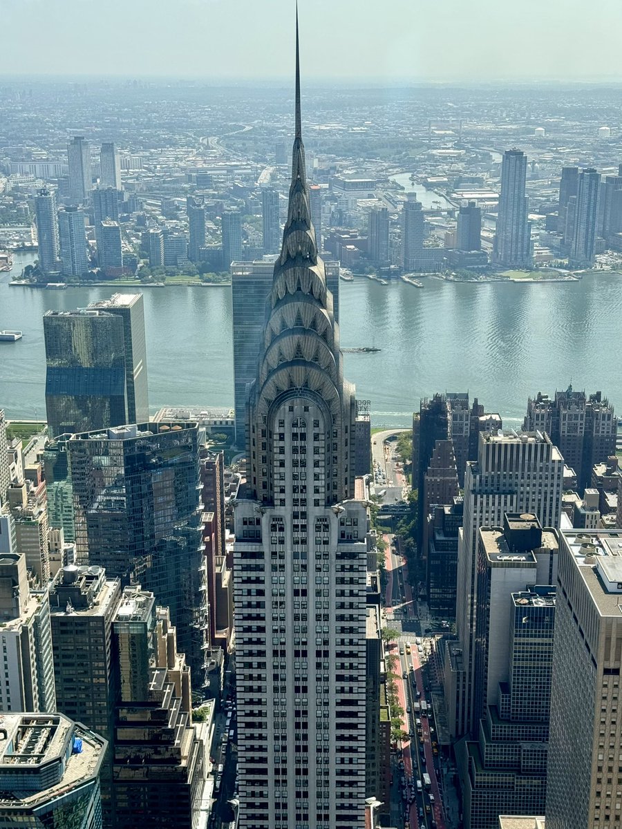 nyagainblog's tweet photo. Feliz cumpleaños 95 al edificio más lindo de Nueva York!!🥳
💙Chrysler Building💙 https://t.co/gsSE3KBo0P