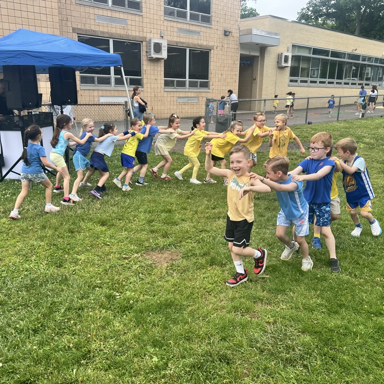 WPSWashington's tweet photo. KRO dance party with the DJ https://t.co/ZN0JYuoD2r