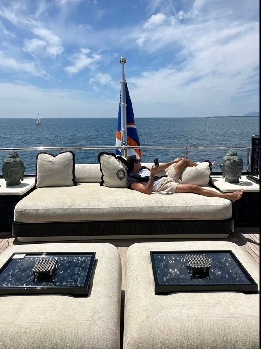 LaDolceRiviera's tweet photo. Dominating the Mediterranean is what you should be doing on a Wednesday afternoon https://t.co/sjAt0JhPaL