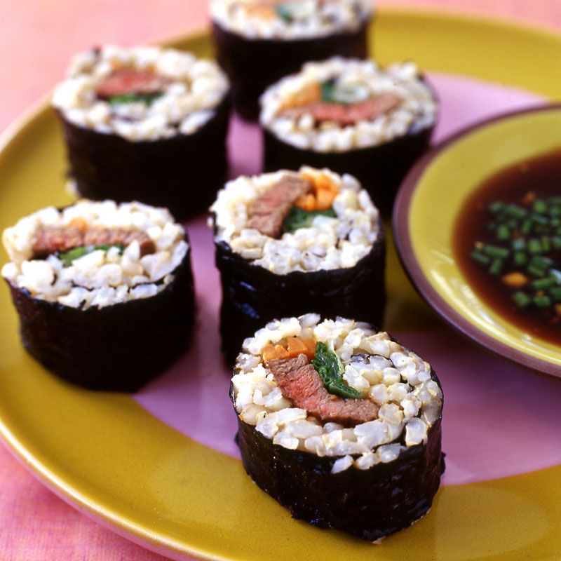 rosyphony's tweet photo. @yasuragiame Akhirnya kembali dengan masakannya. “Sushi kambing dan sate kambing~ Yang sate aku ragu bumbunya, jarang banget bikin masakan bakar-bakar.” https://t.co/aciqpGesj8