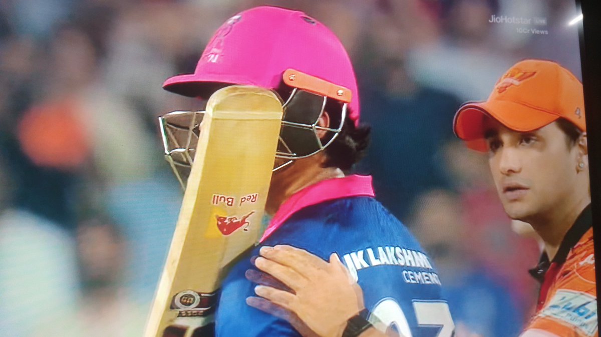 SrhSteyn's tweet photo. Two greatest t20 batsman's in a single frame🔥🔥 https://t.co/T2Xxn39jEw