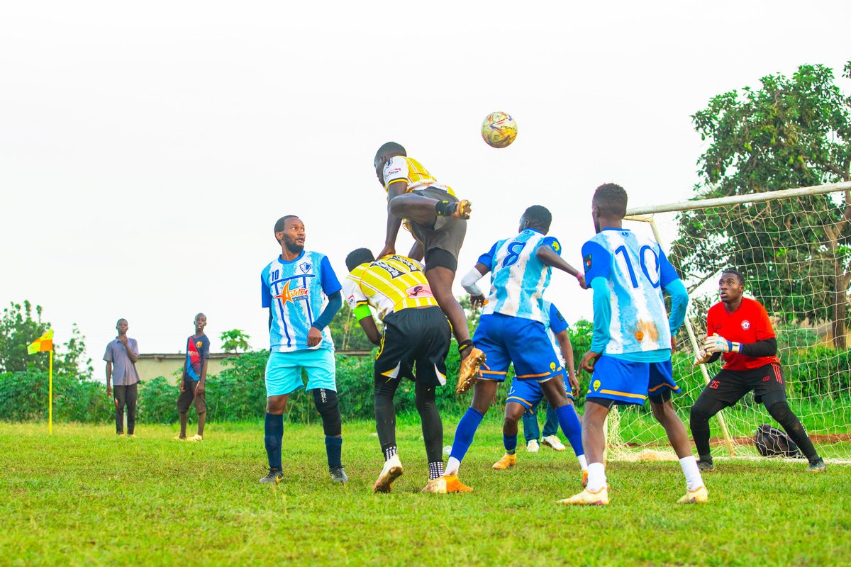 AnchorsFC's tweet photo. Anha, the @thengoleague transfer rumors this Eid are moving exactly like this samosa. 😭⚽🐟
You expect beef signings… kumbe it’s just mukene on a free transfer.😂😂

I hope this season gets along well..@ngonians 😂
Anyways, happy Eid day ✨️ 
#AnchorsFC #TNL6 #EidPrayer https://t.co/UB3JqSxK55
