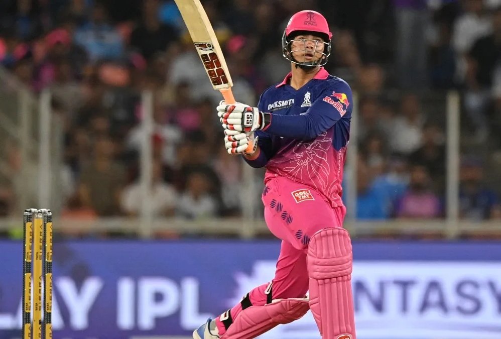 OfficialGuru007's tweet photo. एक कहावत है एक बिहारी 100  पे भारी 
 Ye वैभव suryavanshi p bilkul fit beth rhi hai 
#iplt20 #IPLeliminator2026 
#vaibhavsuryavanshi 
#Chrisgayle https://t.co/ruDEsVQpFe