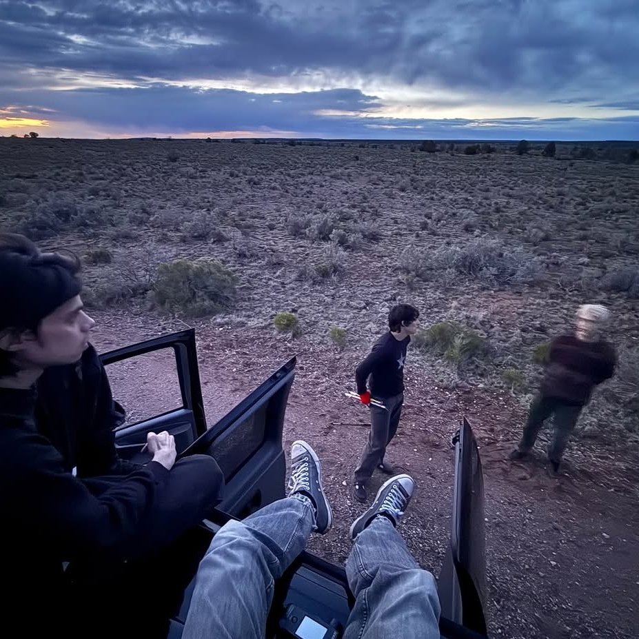 percy_updates's tweet photo. New 🎥: platinum blonde Percy Hynes White, the desert and birds of prey 🦅😍 Every journey is productive for #PercyHynesWhite and his friends and always aesthetically pleasing ❤

🔥 We can't believe his hair is that light now! https://t.co/xGZ2BrOQLT