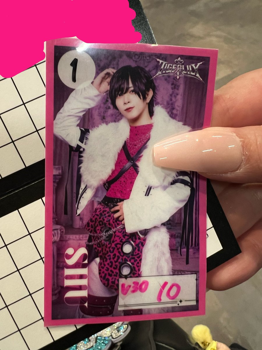 S081727K's tweet photo. 5.26 TIGERLILYお披露目🐯🩷
やっぱり世界で1番だった🫶💗
日付変わってHappy Birthday🎉✨
そして6年！💙🩷だいすき！ https://t.co/DPJlgIW2PD