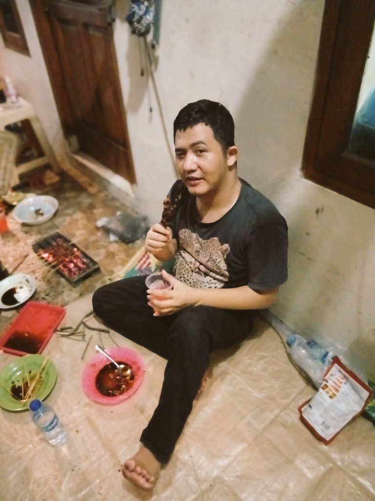 DongaJera24959's tweet photo. Bakar sate dulu Guys #moments #عيد_الأضحى #spicyyummy https://t.co/t83C1u4jjy