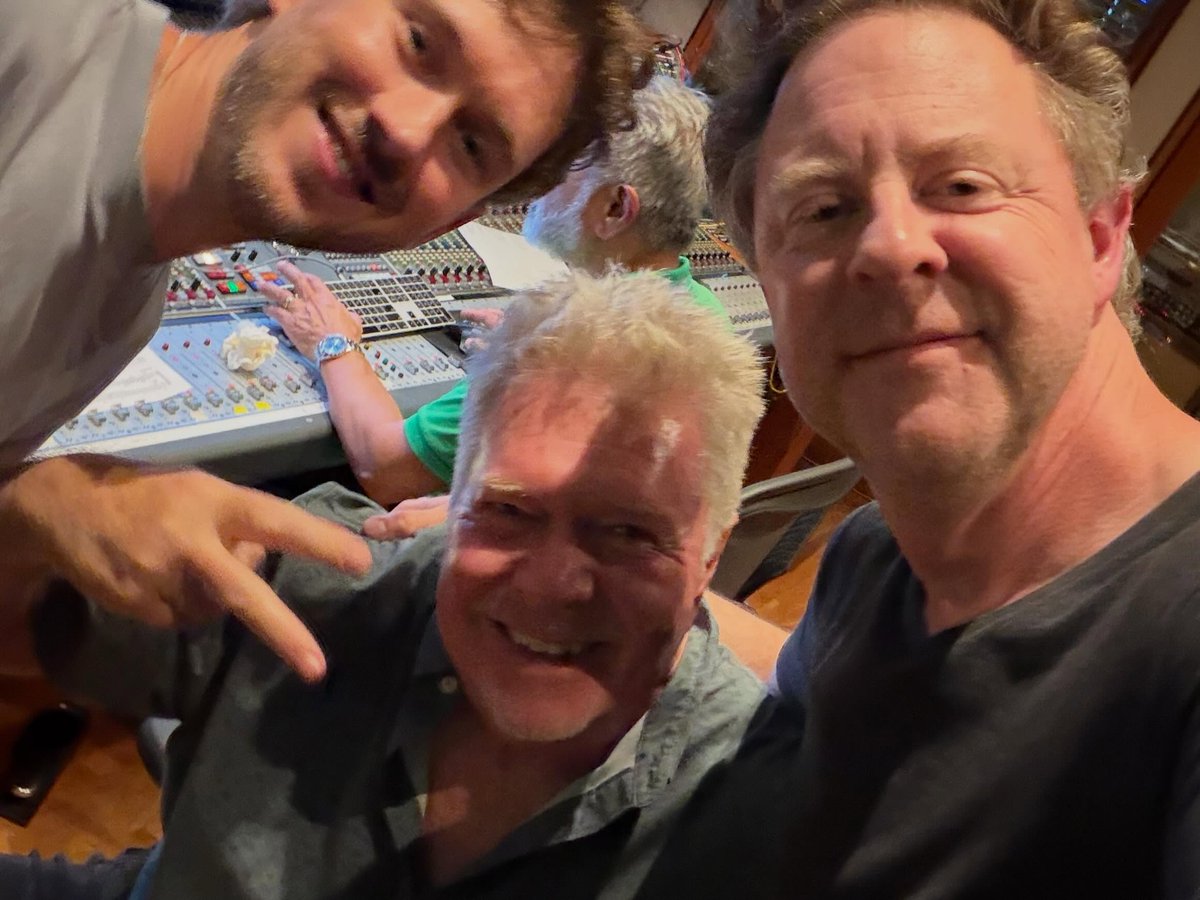 johnjrrobinson's tweet photo. The band! We are getting ready to get funky at Bakehouse Studios VA  this Friday (5/29) *RSVP NOW at https://t.co/1bzR59jjwp #jrrobinsonband #johnjrrobinson #kingofthegroove #mitchtowne #mylesjasnowski https://t.co/YY2DhKjDec
