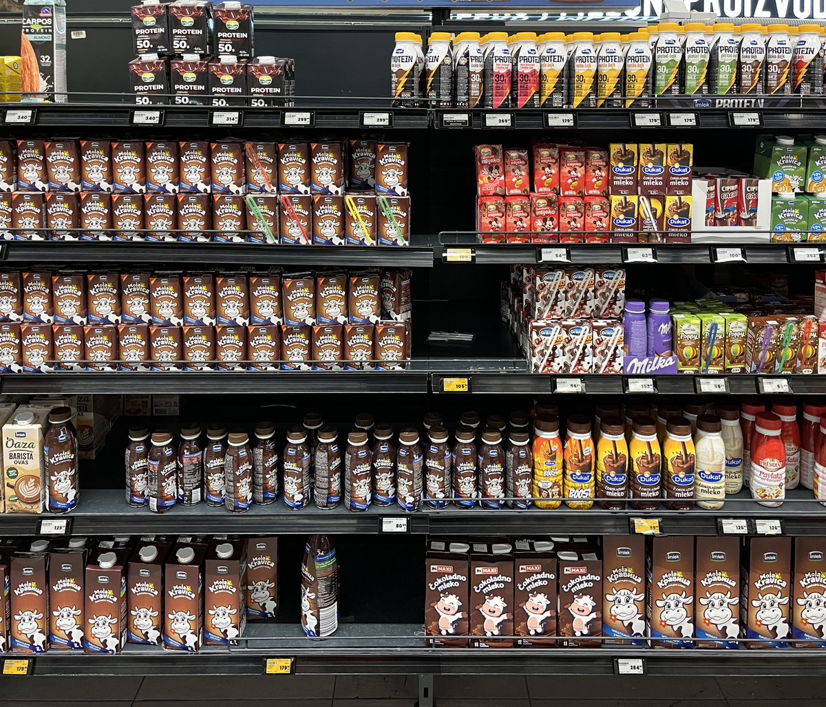 whatsontheshel1's tweet photo. All labels, brand logos, and iconic characters (like the Moja Kravica cow) are meticulously turned completely to the front to maximize brand recognition and visual appeal.
https://t.co/TovOthwDRm
#Supermarket #Merchandising #ChocolateMilk #Shelf #MojaKravica #ProductFacing https://t.co/a4c3q68CNd