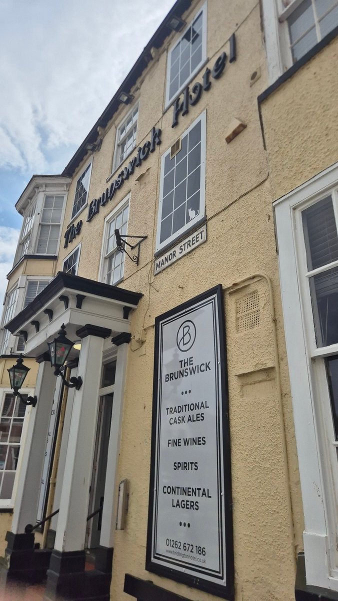 WorldofRealAle's tweet photo. We have visited The Brunswick Hotel in Bridlington @camra_wolds Great selection of @woldtopbrewery beers 🍻 https://t.co/0z4zC3yA3o