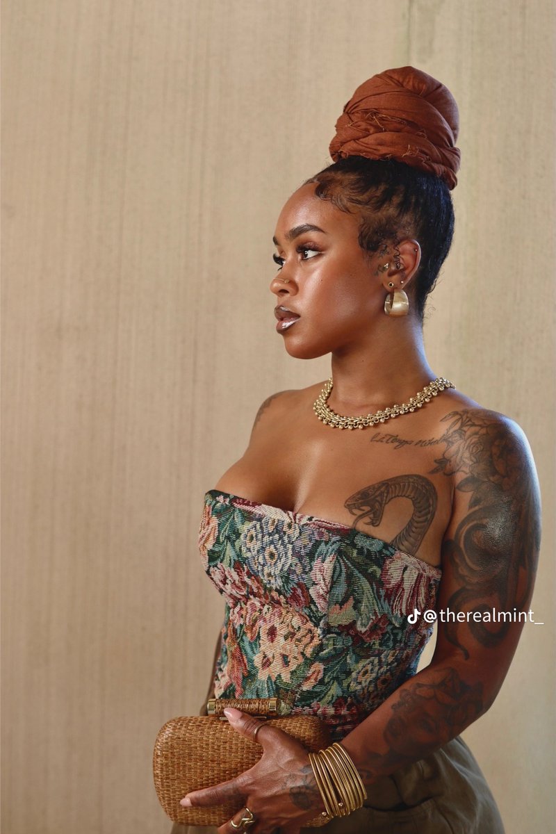 Therealbombshel's tweet photo. Model and more 🇱🇷❣️❤️ https://t.co/QspG49W9C1