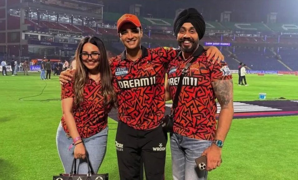 Saffron Chargers tweet media