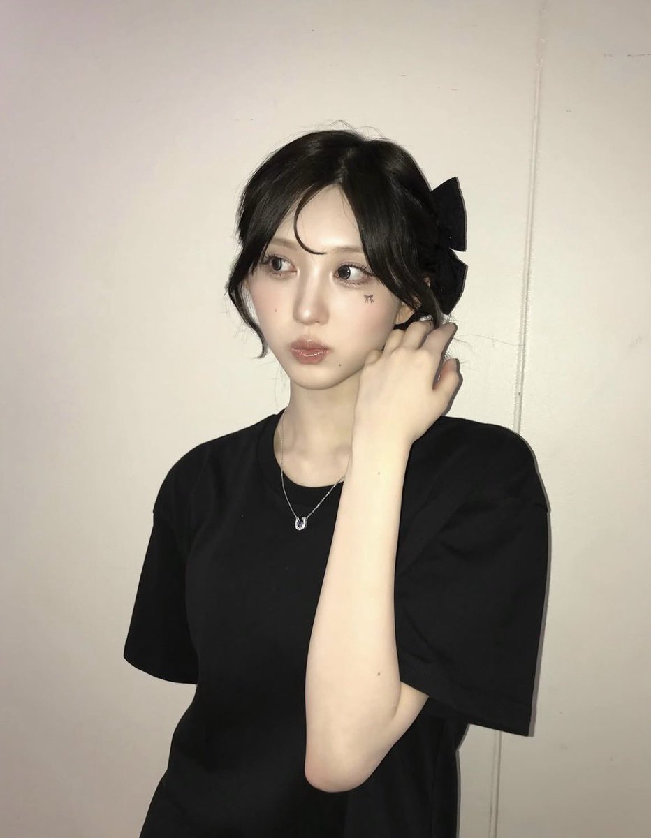 jinsols_bae's tweet photo. Guys hear me out… this power ship between 4th gen’s two best girl groups

IVE’s rapper &amp; introvert bookworm Gaeul X NMIXX’s vocalist &amp; extrovert bookworm Lily 👀 https://t.co/3s9EwQQdyo