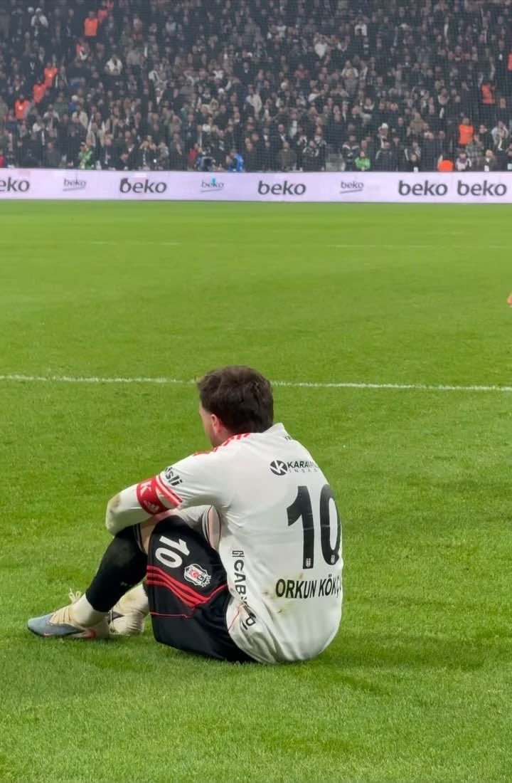archivebesiktas's tweet photo. bizim için sevdadan delirmiş diyorlar https://t.co/r8hQ3LKLRL