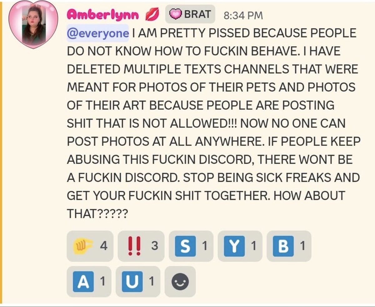 MandyMahem's tweet photo. Let’s all point and laugh and #amberlynnreid losing her mind trying to figure out how to control the trolls https://t.co/IdXkvks8lz