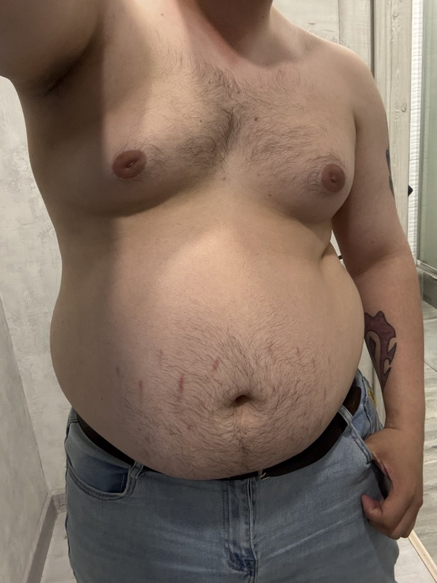 chasedabear's tweet photo. fat dude post work https://t.co/ePhjzBdUaS