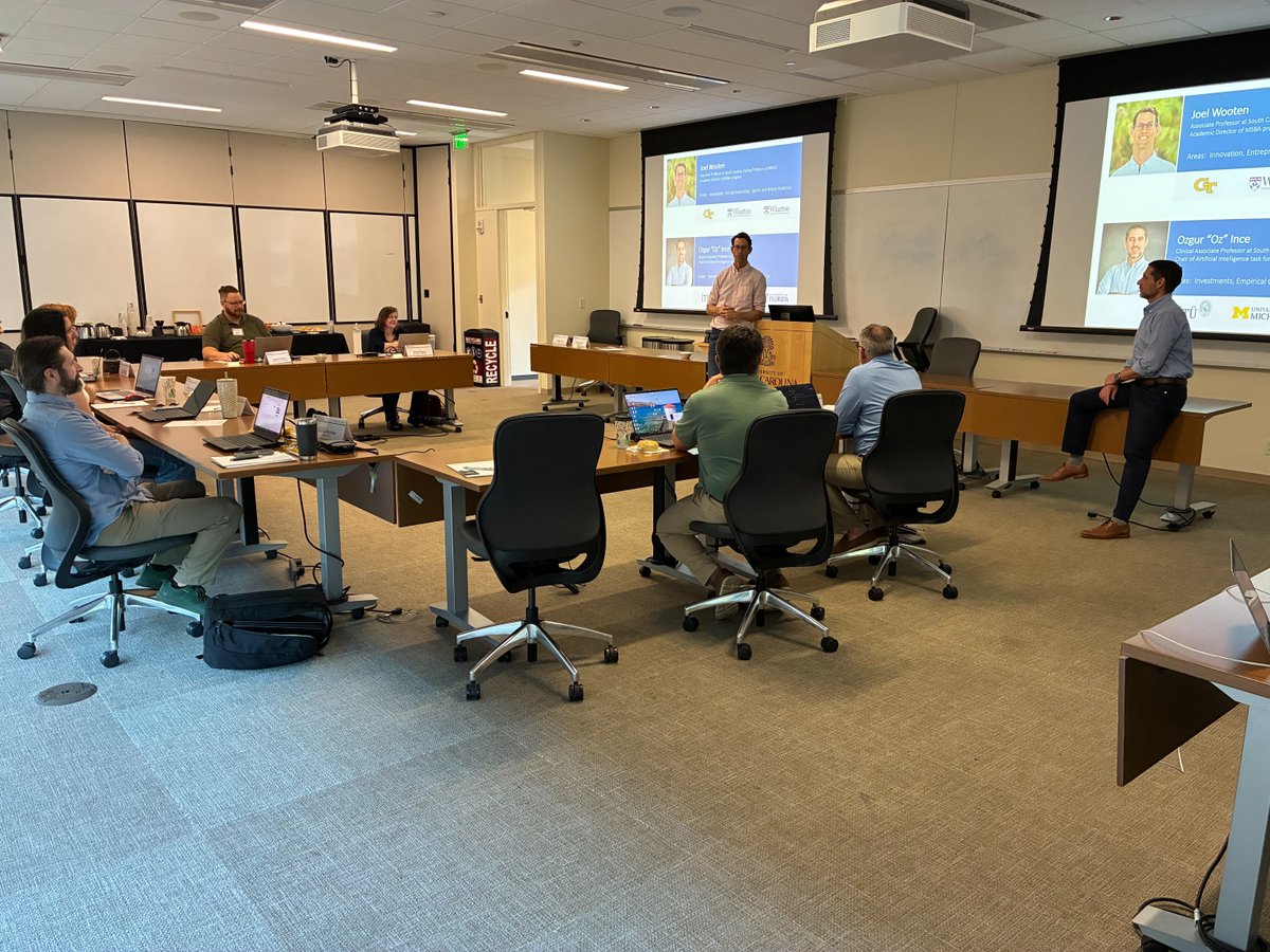 Moore_ExecEd's tweet photo. As part of our Lifelong Learning @ Moore initiative, ExecEd hosted a hands-on AI workshop last week where participants put AI to work. Attendees built custom AI assistants while gaining clarity on where AI integration delivers real value — all with data security top of mind. https://t.co/kgKSaEicXJ