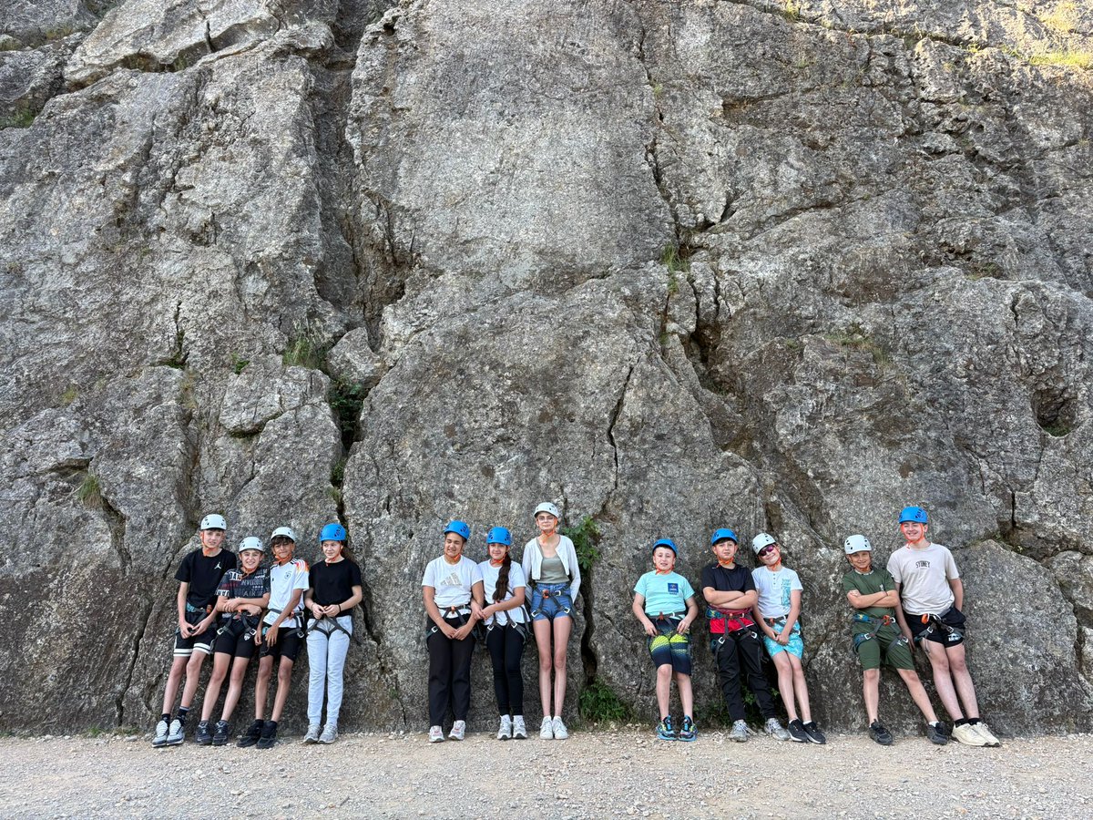 stjo30's tweet photo. Sortie au Pont d’Auzon pour les élèves de l’AS escalade ce matin 🧗 https://t.co/uAcfM8C6R1