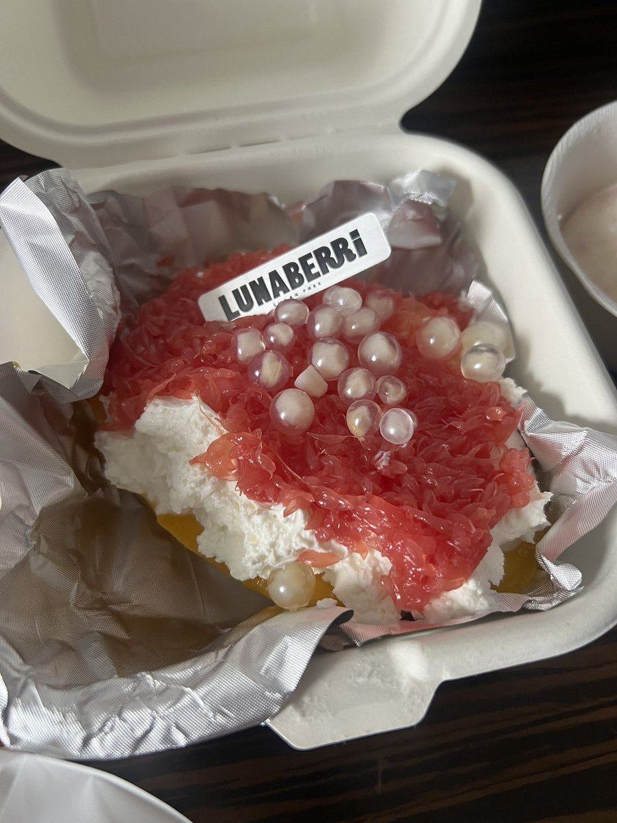 nowcoolbreeze's tweet photo. 글고 중국은 한국보다 싼데 맛있는 디저트들이 엄청 많이 있어서 진짜 담에 다시 가면 디저트 탐방도 엄청 할꺼야,, 많이 못먹은게 너무 아쉽 https://t.co/vXCHnfNLqL