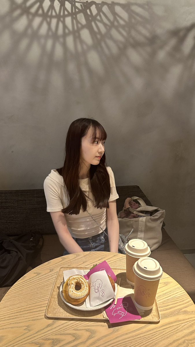 shimesabasukii's tweet photo. あの〜、
こういう、“食べ物と、私。”
みたいなやつってどうやったら上手く撮れるんですか❓綺麗な人の真似しようとしても上手くできなくて…

被写体が悪いから何撮ってもダメ❓😭 https://t.co/AeDDIuuECa