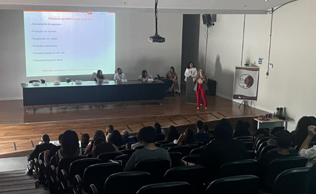 mpdft's tweet photo. Gama: MPDFT participa de debate na UnB sobre enfrentamento à violência contra a mulher. Saiba mais: https://t.co/roQT7ryqx8 #mpdft #combateaviolenciadomesticampdft #gamadf https://t.co/9i8LnHS6Fl
