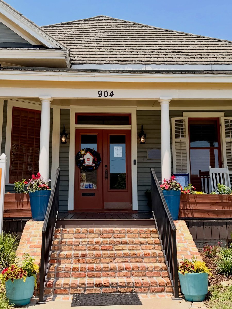 PepperWRealtor's tweet photo. Thanks to our community, we donated 78 books to Valerie’s House, which supports children and families in grief. To learn more about getting involved with Valerie's House Pensacola, visit: https://t.co/ZNNKf8N16n 

#CoastalCollectiveGroup #CommunityPartner #ValeriesHousePensacola https://t.co/DtfNBpv9S3