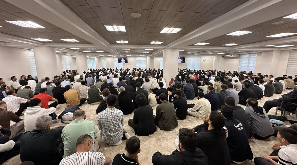 tevhidekip_'s tweet photo. 📍 İstanbul

İstanbul’da Kurban Bayramı, bereketli bir buluşmaya dönüştü. Aynı davaya yönelen gönüller; kardeşliğin beraberlikle güçlendiğine şahitlik etti.