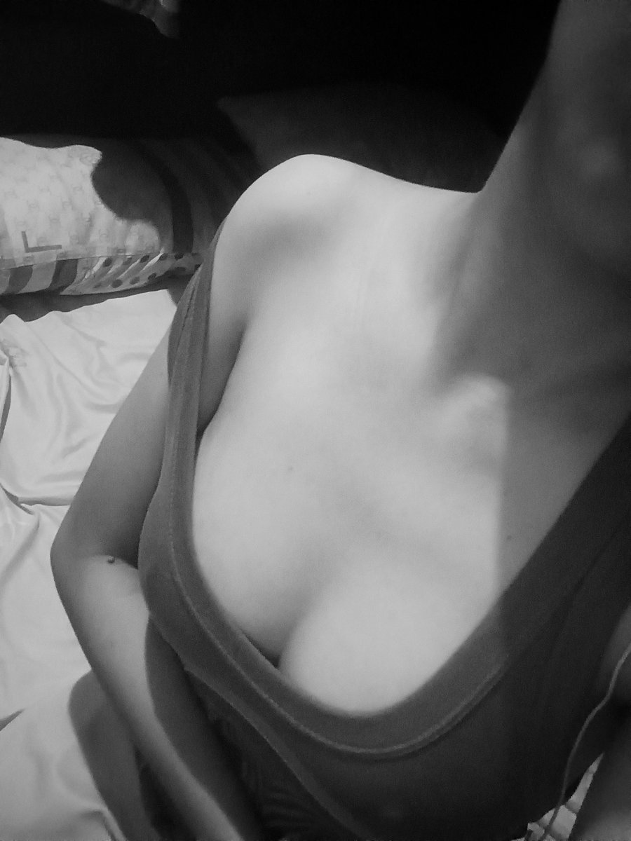 MLB_9798's tweet photo. A hickey would be nice 🙂 

#nsfwtwt https://t.co/73JNsckAgF