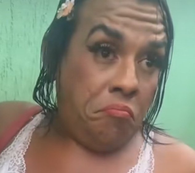 bastiious's tweet photo. @poptime >chego
>marco uma geração na internet 
>saio belíssima https://t.co/EJBO6QwAaP