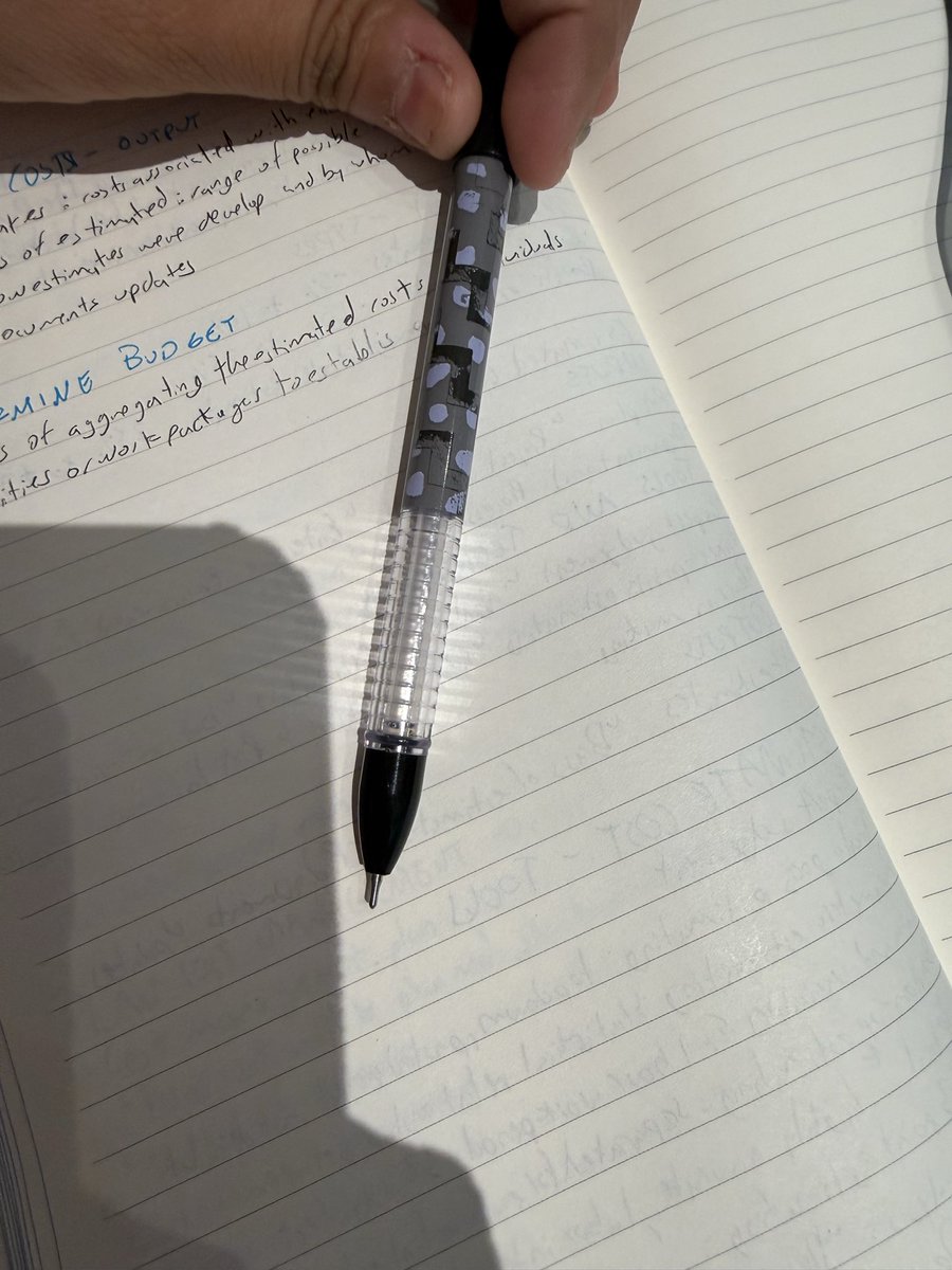 andyfdz's tweet photo. La pluma negra dura 20 páginas 😮‍💨 https://t.co/zB8yHVlVen
