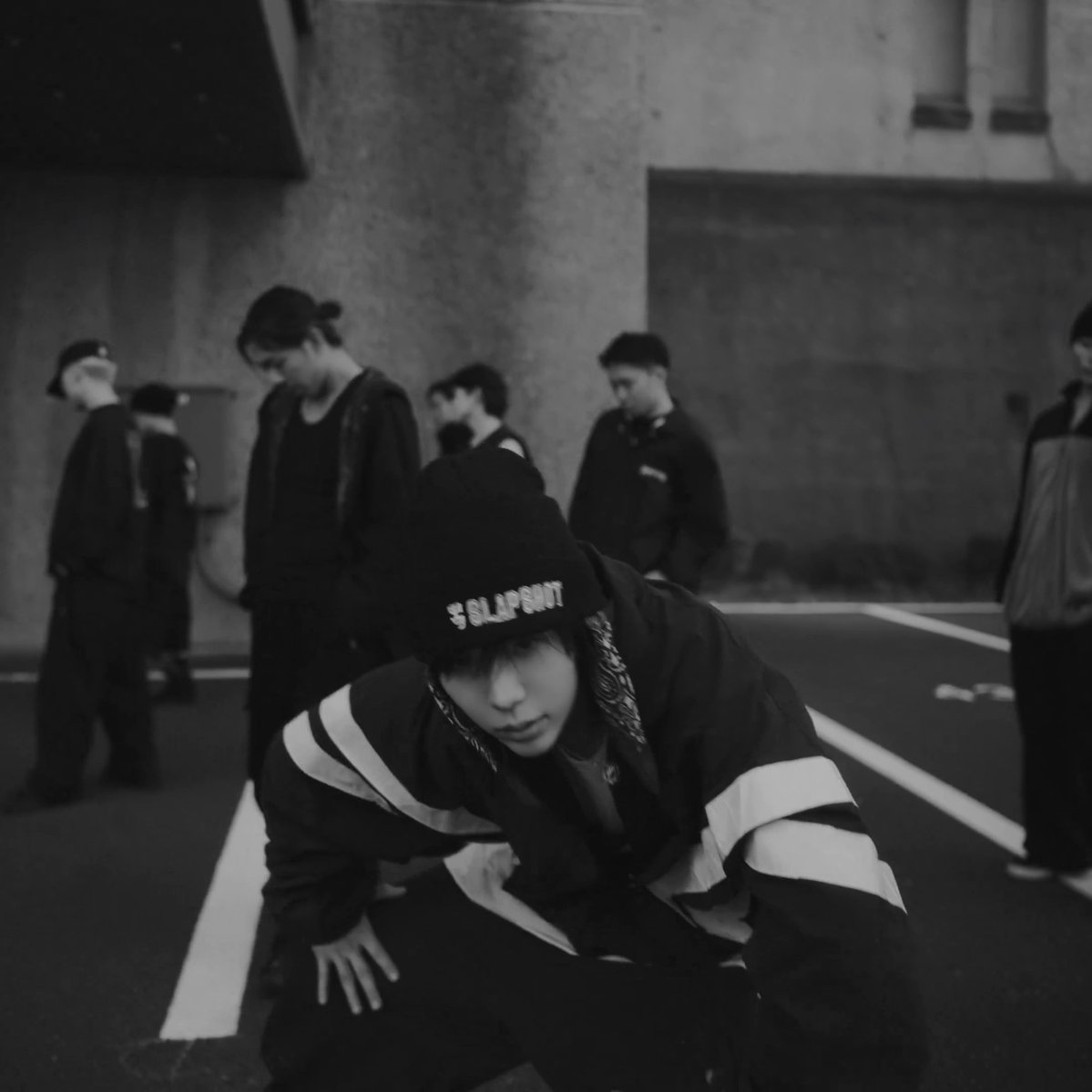 래쳐 tweet media