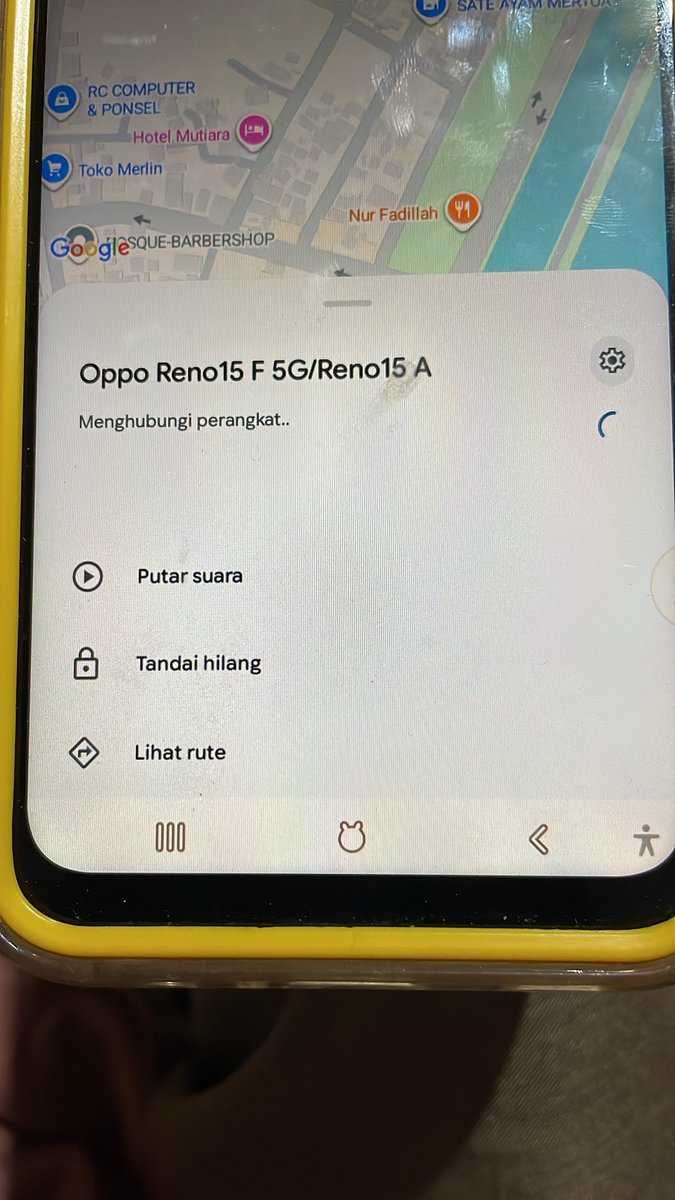 claaxie's tweet photo. tolongg… aku lagi coba lacak hp mamaku yang hilang pakai aplikasi hub pencari dan tampilannya gini. ini tandanya hpnya lagi offline ya? https://t.co/clopwwRlIv