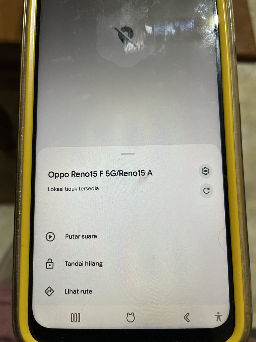 claaxie's tweet photo. tolongg… aku lagi coba lacak hp mamaku yang hilang pakai aplikasi hub pencari dan tampilannya gini. ini tandanya hpnya lagi offline ya? https://t.co/clopwwRlIv