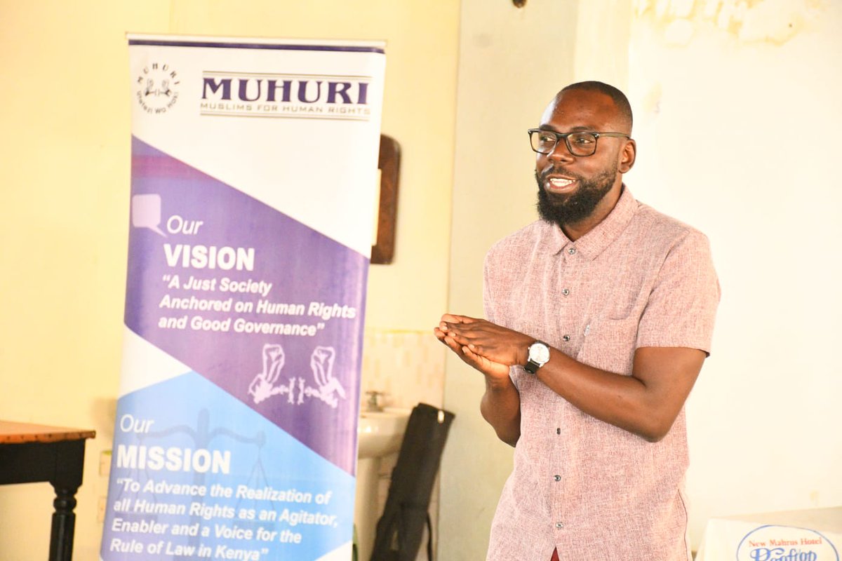 MUHURIkenya's tweet photo. Yesterday we pitched tent in Lamu, thanks to the kind and generous support  from @FundHumanRights. I'm We held the 4th Community Sensitization Meeting on the Work of Civil Society Organizations and Human Rights Defenders.
1/ https://t.co/OI44Ic0zOJ