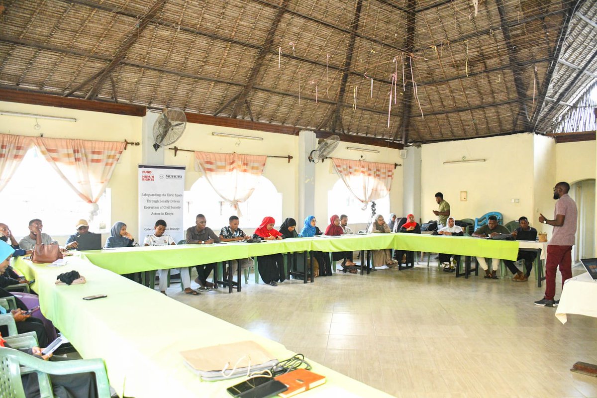 MUHURIkenya's tweet photo. Yesterday we pitched tent in Lamu, thanks to the kind and generous support  from @FundHumanRights. I'm We held the 4th Community Sensitization Meeting on the Work of Civil Society Organizations and Human Rights Defenders.
1/ https://t.co/OI44Ic0zOJ