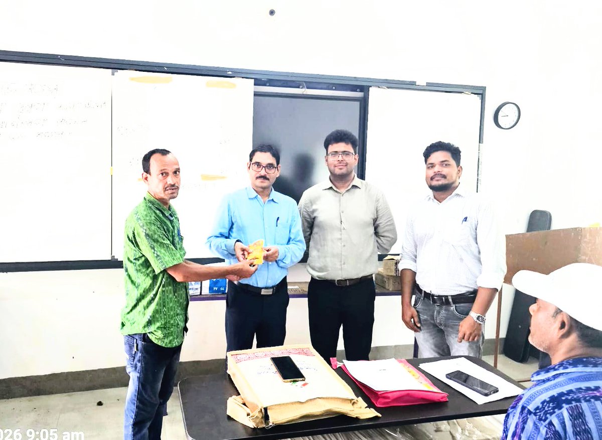 DeogarhSubcoll's tweet photo. As a heat wave preparedness measure all BLOs and Supervisors were distributed with ORS Sachets during SIR training received from CDMO Deogarh,also sensitised on precautionary measures by local  Medical Officer. https://t.co/JI4Xzcdc3n