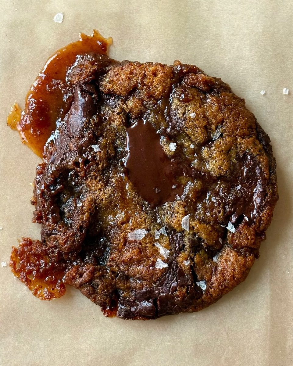 daily_dolce's tweet photo. Sticky toffee pudding cookies by saweeeties https://t.co/QKNGK4H8cR
