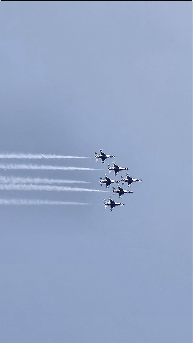 kmjflyr's tweet photo. Flashback to Memorial Day- 
The Thunderbirds from my window during the Hyundai Air &amp; SeaShow in Miami Beach. #memorialday2026 https://t.co/dNjQbt9wI8