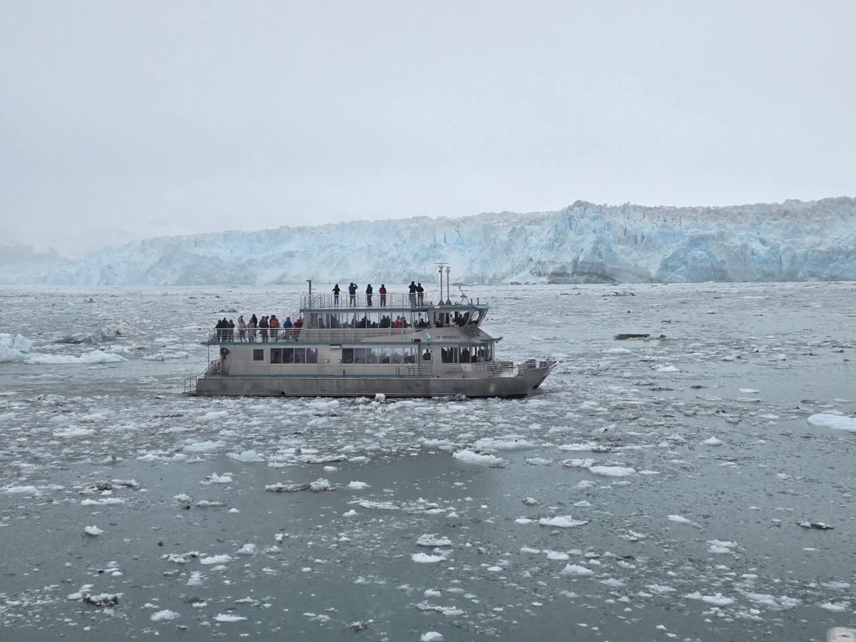 MatthewCruises's tweet photo. Yesterday we sailed up close to the incredible Hubbard Glacier! 🧊❄️

Despite being the coldest and wettest I've ever been, we were blown away by the size and scale of it 😮 https://t.co/rPq1km6Tsb